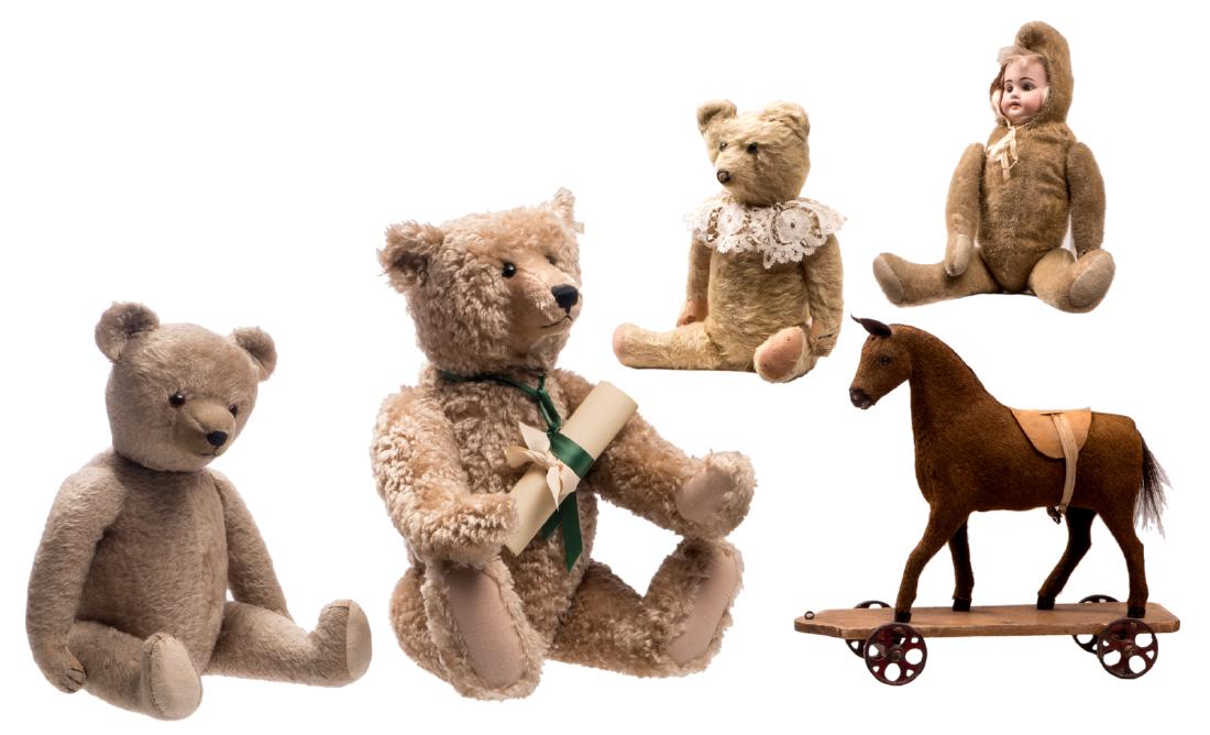 A copy of a Steiff bear, two other toy bears, a toy (1 of 20)