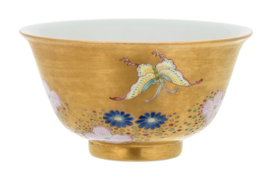 A Chinese polychrome and gilt decorated bowl with birds (1 of 9)