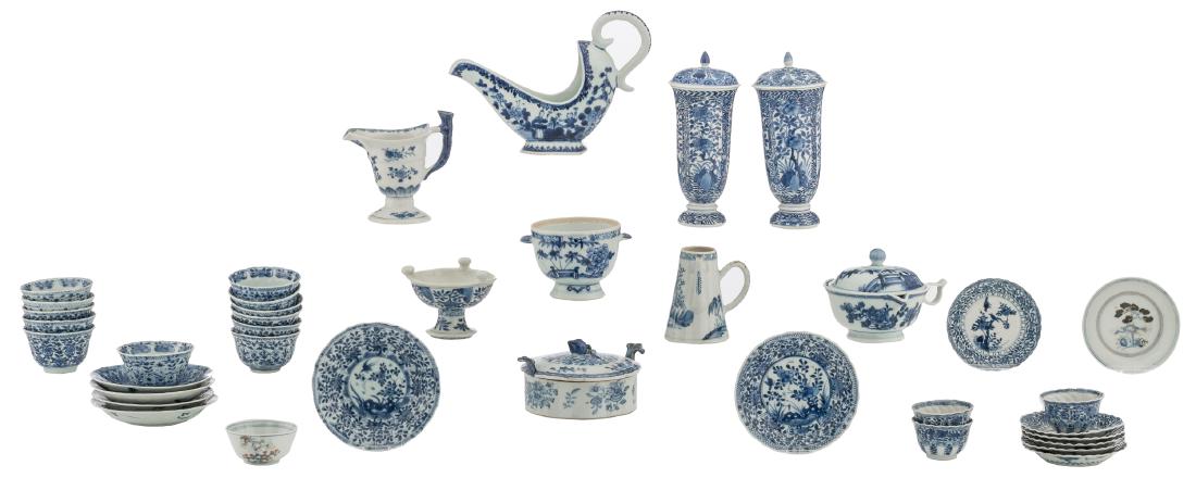 A lot of various Chinese blue and white table ware, (1 of 20)