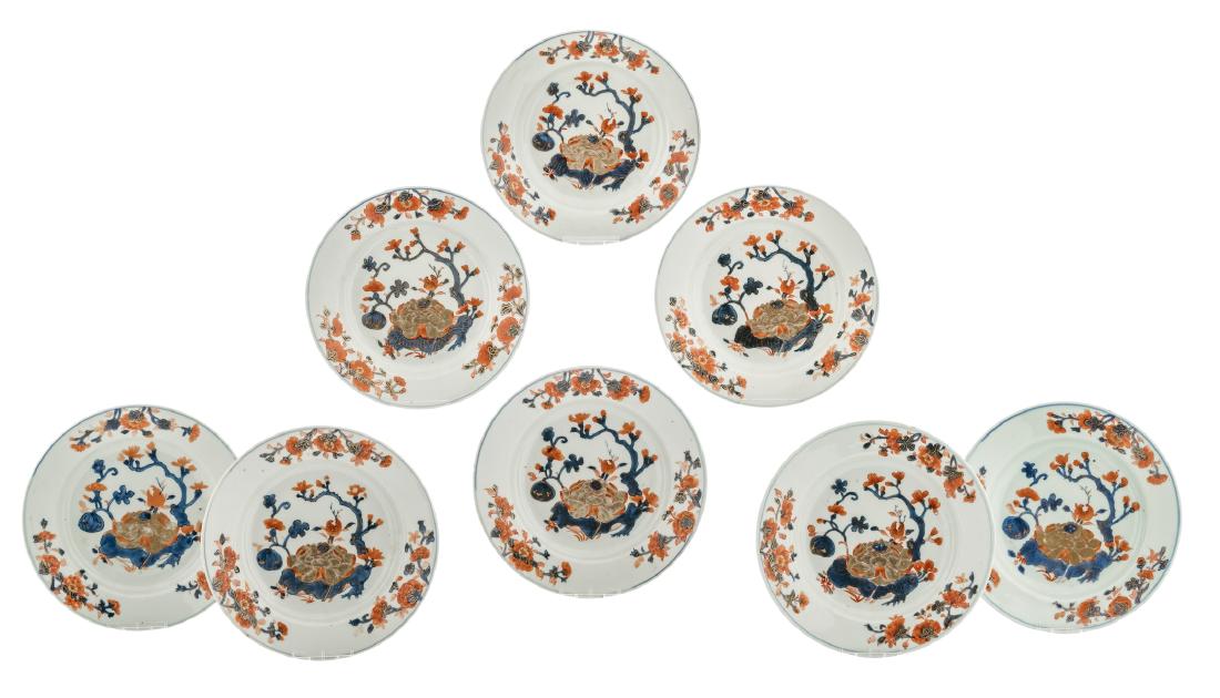 A lot of eight Chinese Imari porcelain dishes, (1 of 5)