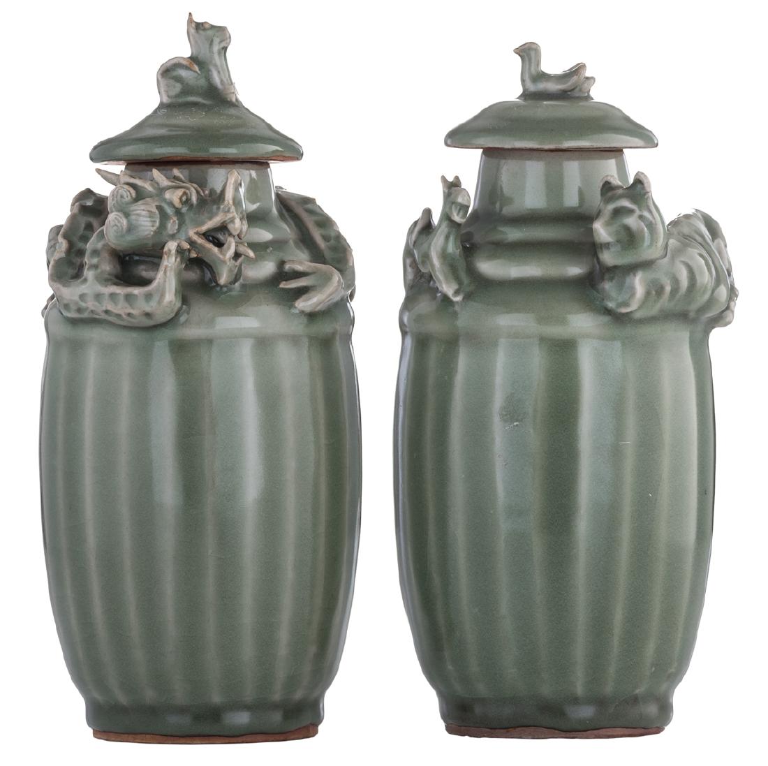 A pair of Chinese celadon stoneware urns with an oval (1 of 6)