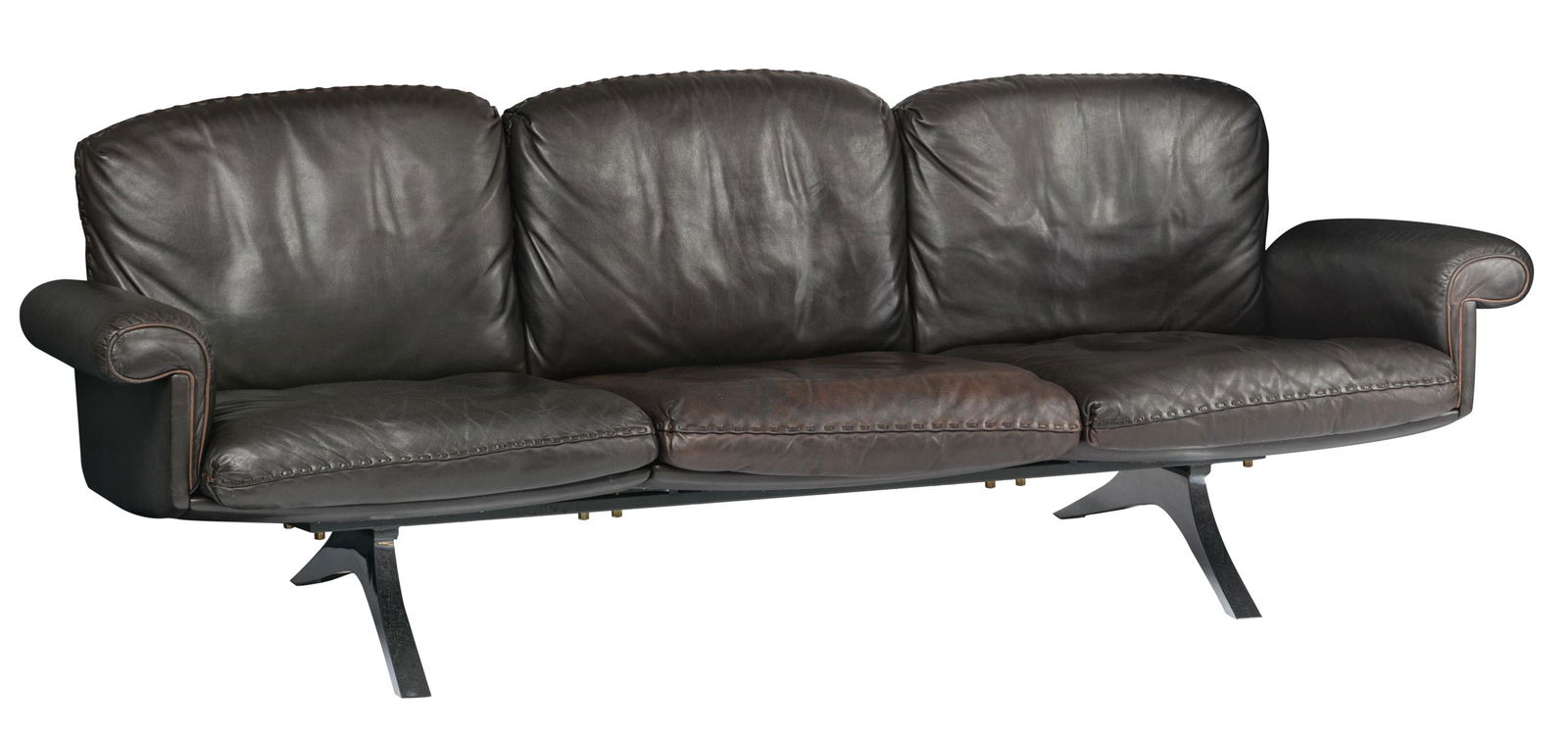 A design 'DS31' De Sede dark brown leather upholstered: A design 'DS31' De Sede dark brown leather upholstered sofa, on a chromed aluminium base, H 74 - W 217 - D 74 cm