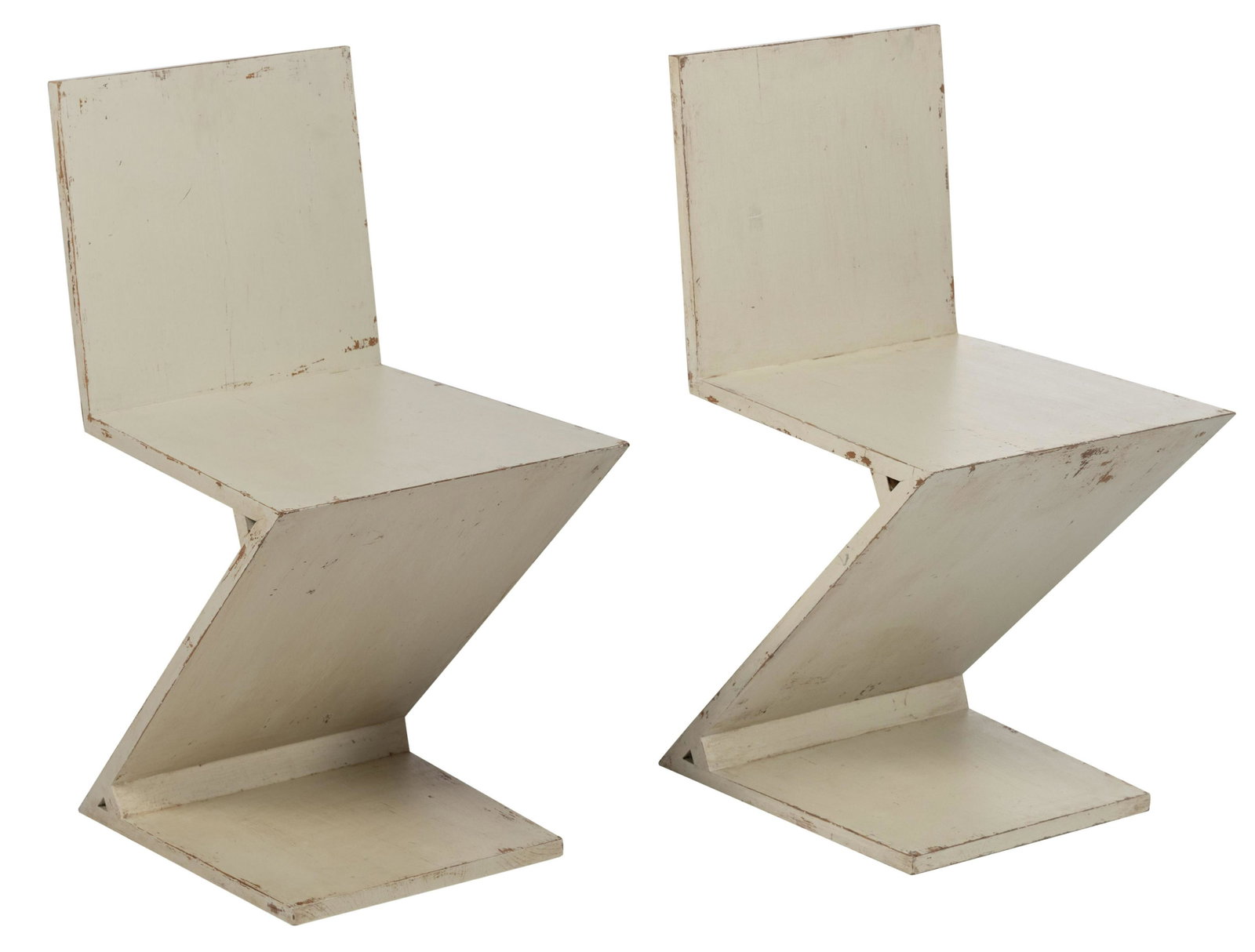 A pair of beige painted 'Zig-Zag' chairs, designed: A pair of beige painted 'Zig-Zag' chairs, designed between 1930 and 1934 by Gerrit Rietveld, H 72,5 - W 40 - D 37 cm