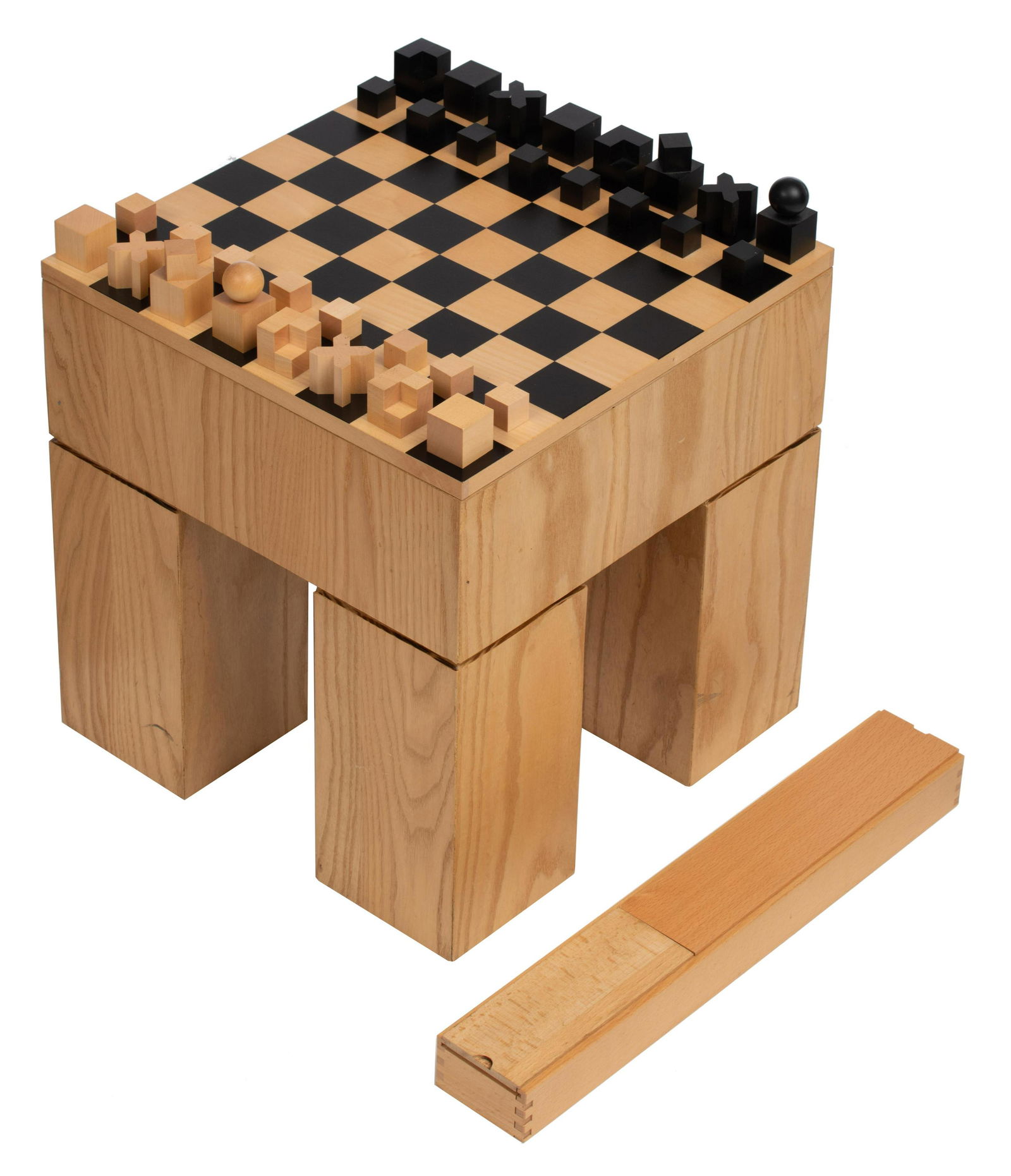 A Bauhaus chess set by Josef Hartwig, H 38 - W 36 - D: A Bauhaus chess set by Josef Hartwig, H 38 - W 36 - D 36 cmA Bauhaus chess set, design by Josef Hartwig, H 38 - W 36 - D 36 cm