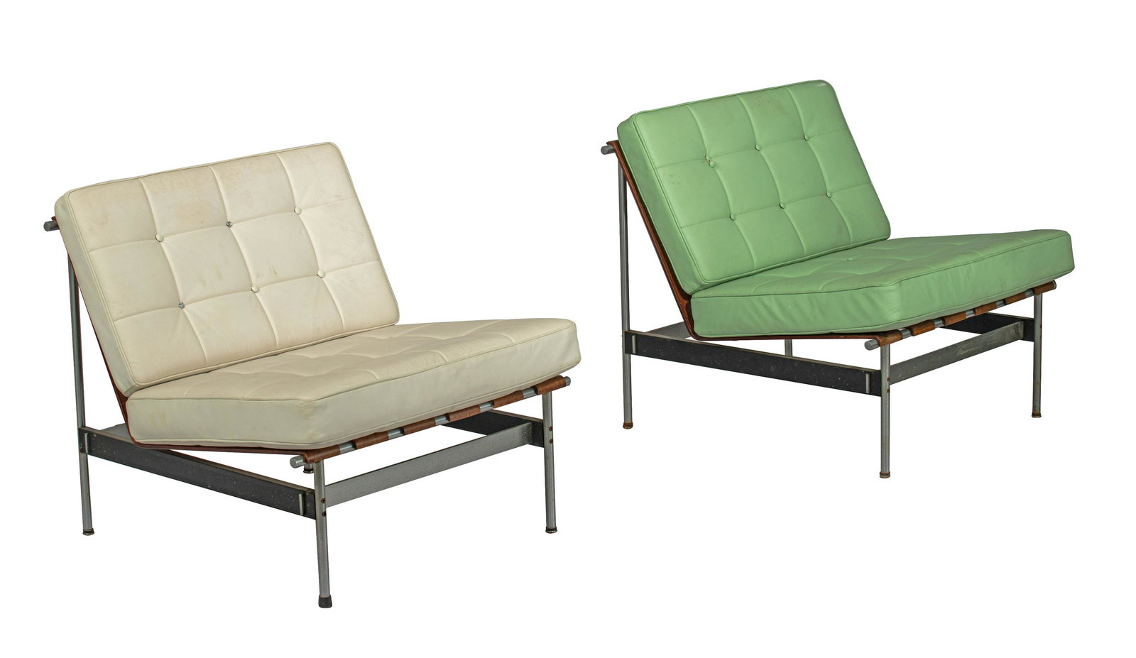 A pair of design chairs by Kho Liang Le for Artifort, H 71 - W 72 cm (1 of 6)