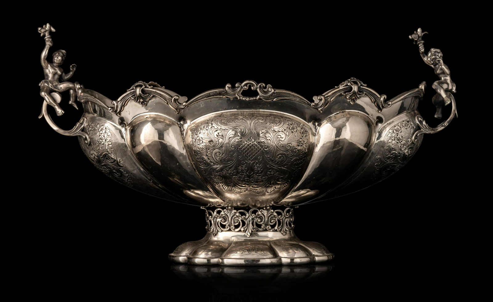 A Baroque Revival silver-plated piece de milieu, Italian hallmarks, 800/000, H 29,5 - W 52,5 cm (1 of 9)