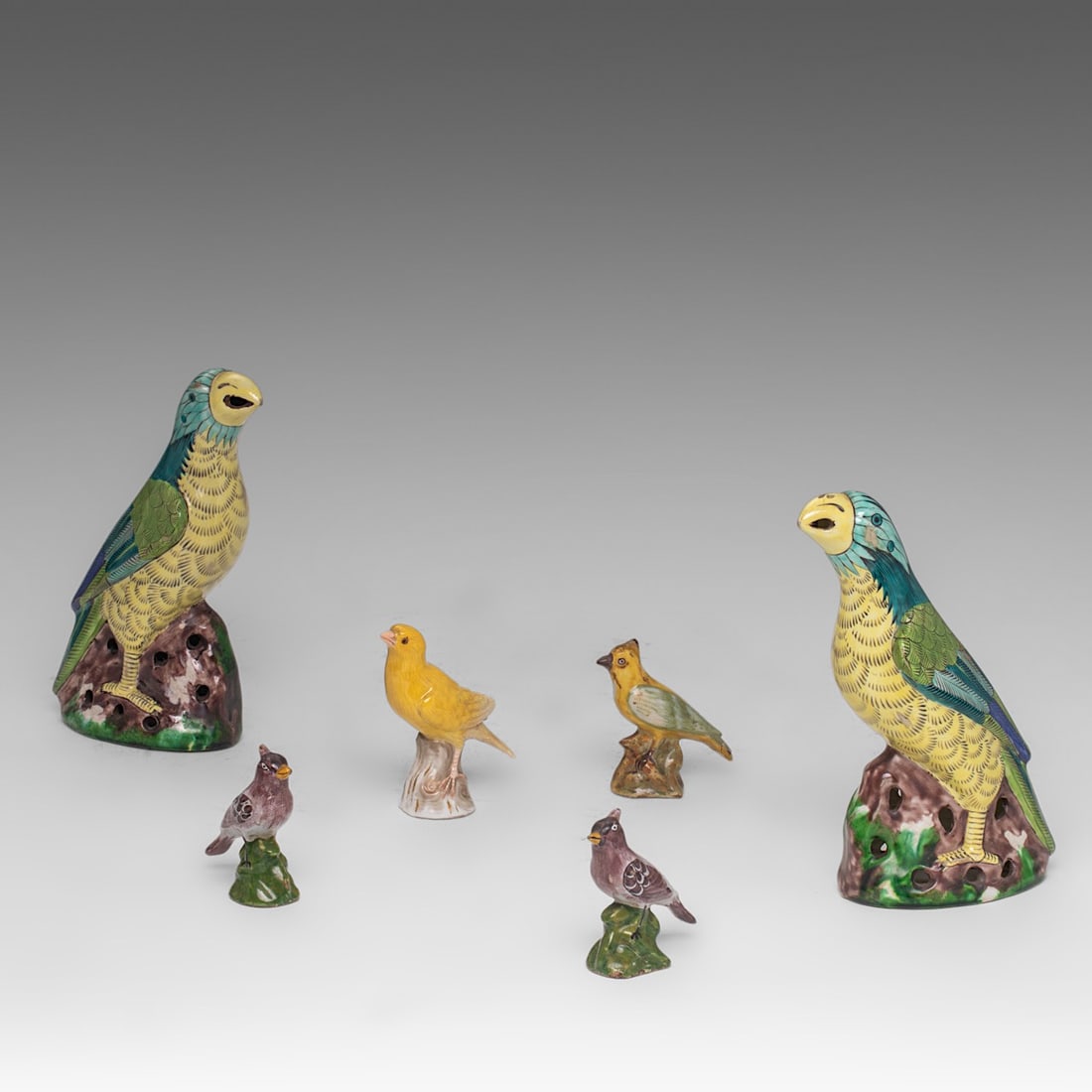 A collection of 6 faience and porcelain bird figurines, Delft, Meissen and others, H 20 cm (tallest): A collection of 6 faience and porcelain bird figurines, Delft, Meissen and others, H 20 cm (tallest)