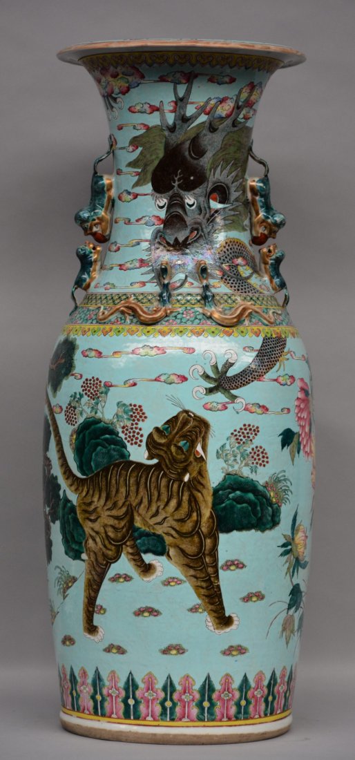 An exceptional Chinese turquoise vase, decorated with a (1 of 1)
