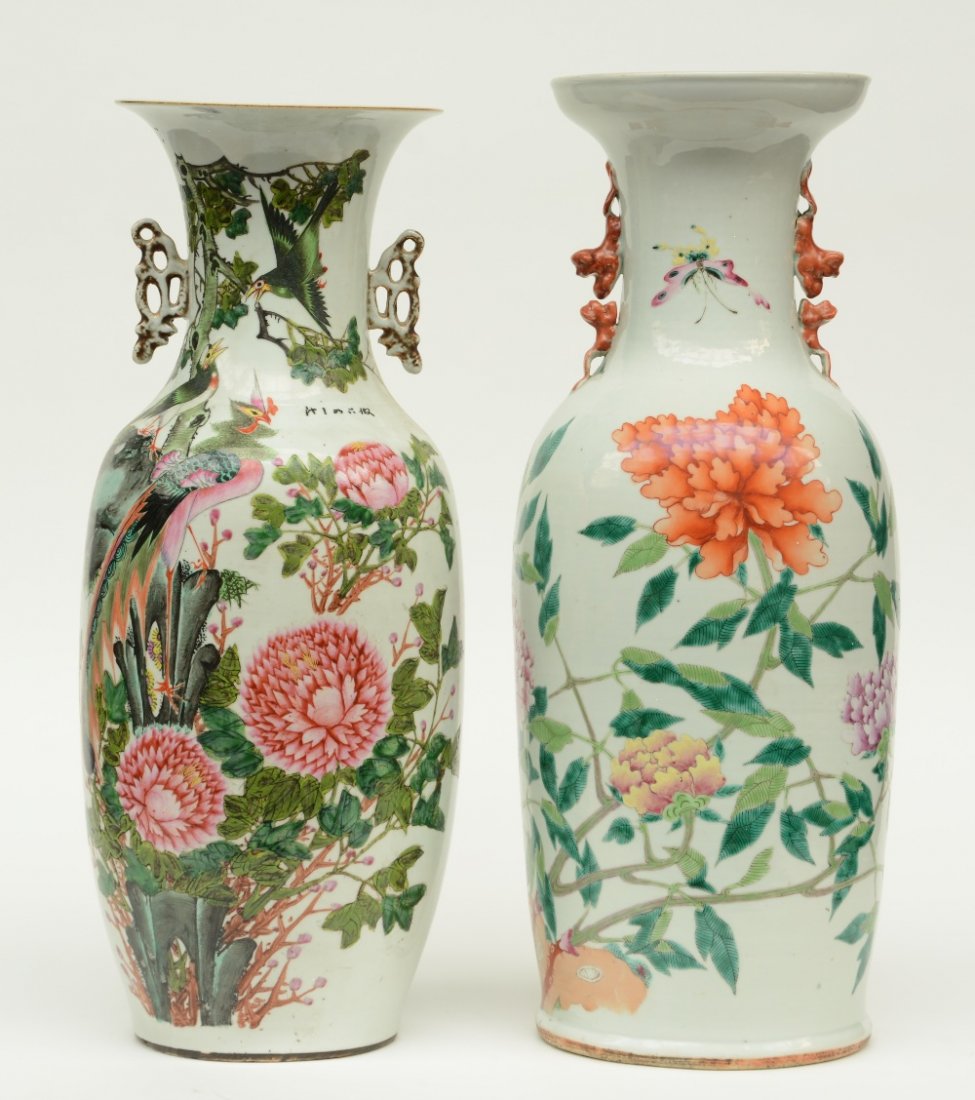 Two Chinese polychrome vases, decorated with flower (1 of 7)