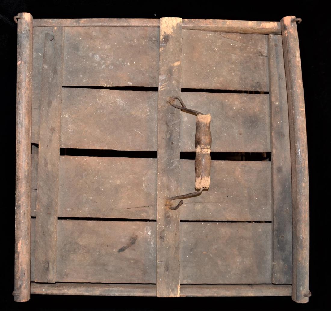 Early Vintage Egg Carrier Wood. (1 of 4)