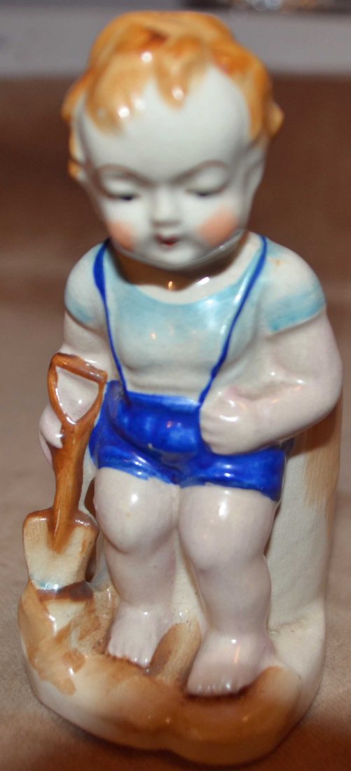 Little Boy With Shovel Vase Occupied Japan (1 of 8)