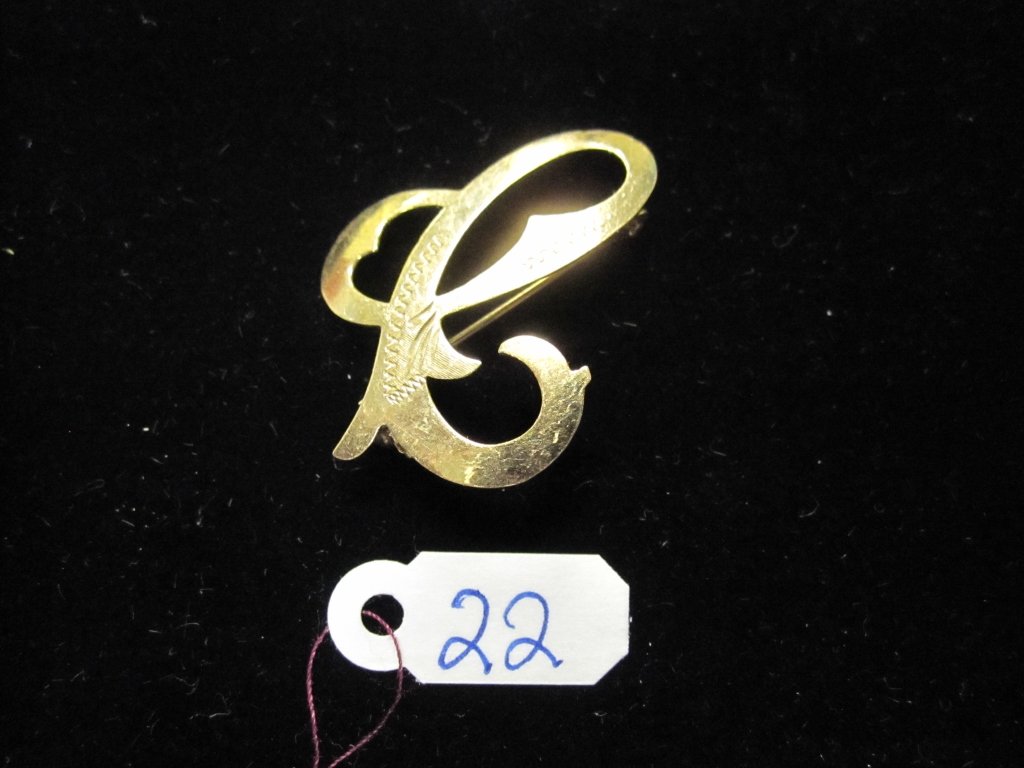 18k GOLD PENDANT - 2.1 GRAMS TOTAL WEIGHT (1 of 2)