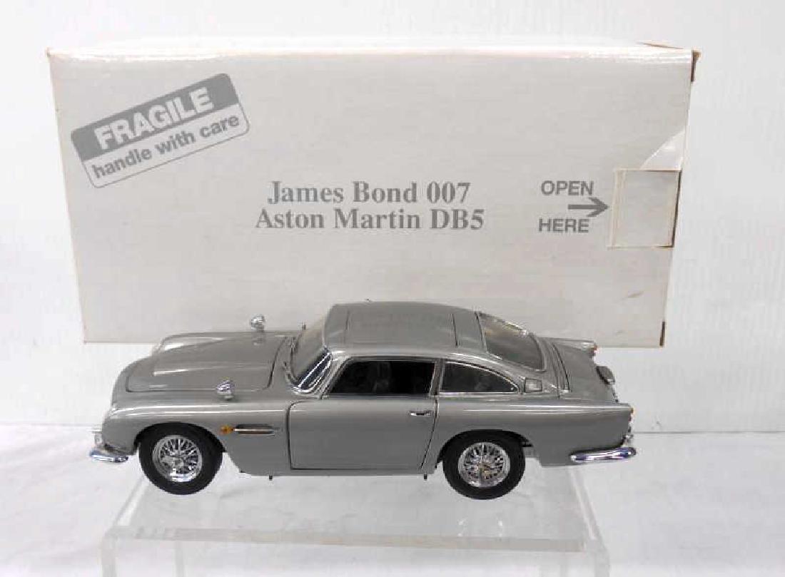 Danbury Mint James Bond Aston Martin DB 5 (1 of 1)