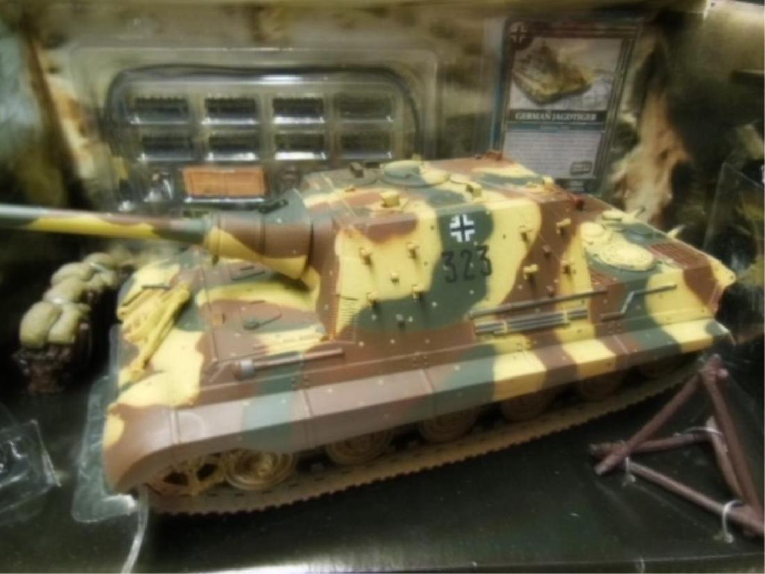 Forces of Valor Die cast Tank: Forces of Valor Die cast Tank, German Jagdtiger, Germany 1945, 1:32 scale die cast metal, new in original box, 7" x 8" x 14" = box. CONDITION: Box has some wear, man loose in package.