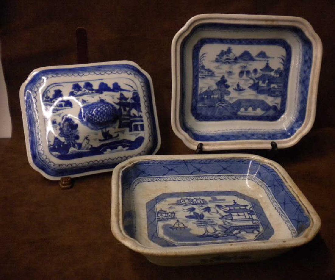 2 Chinese Export Canton Serving Bowls (1 of 8)