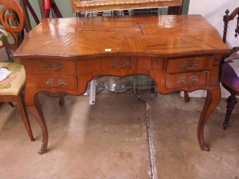 Italian Provincial Bombe Bureau Plat (1 of 10)