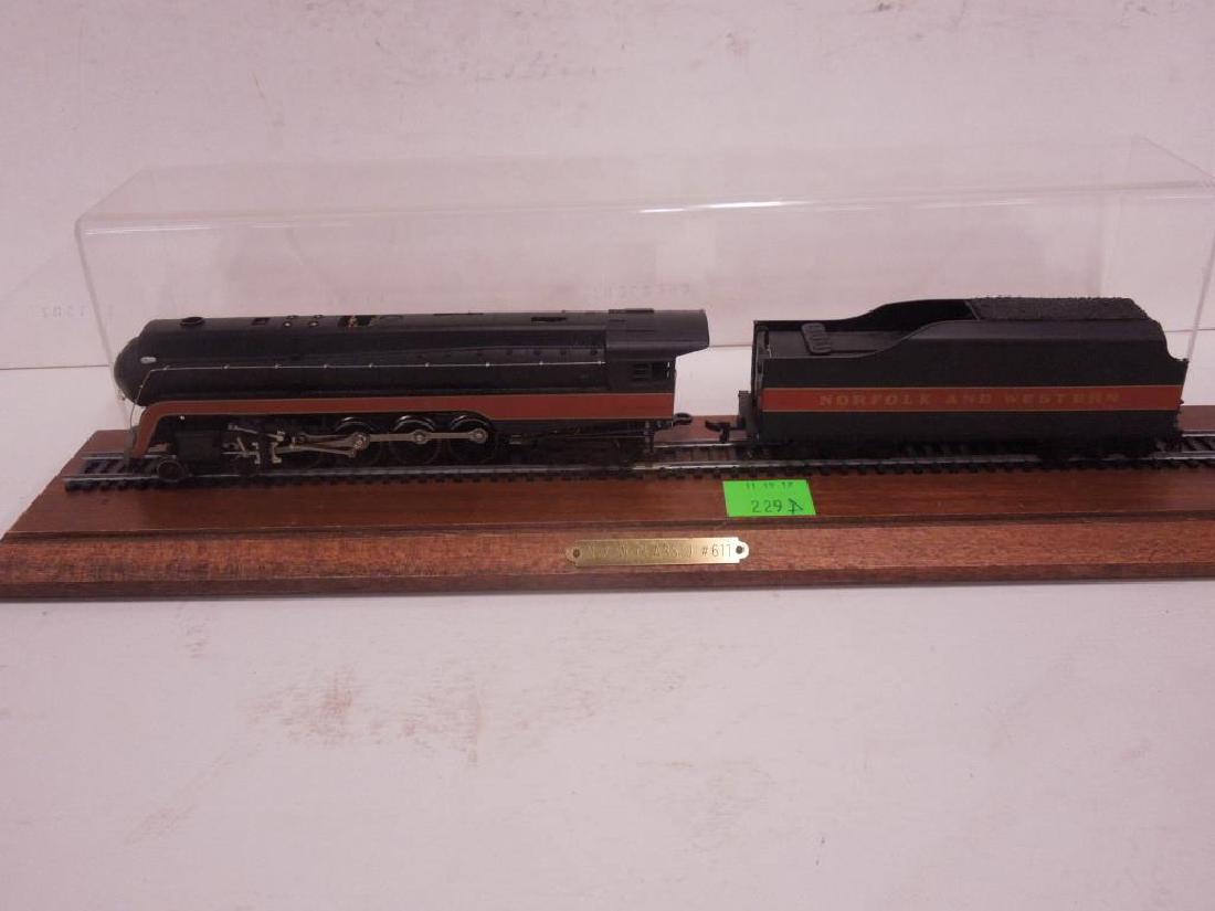 Bachmann HO Engine & Tender Display (1 of 3)