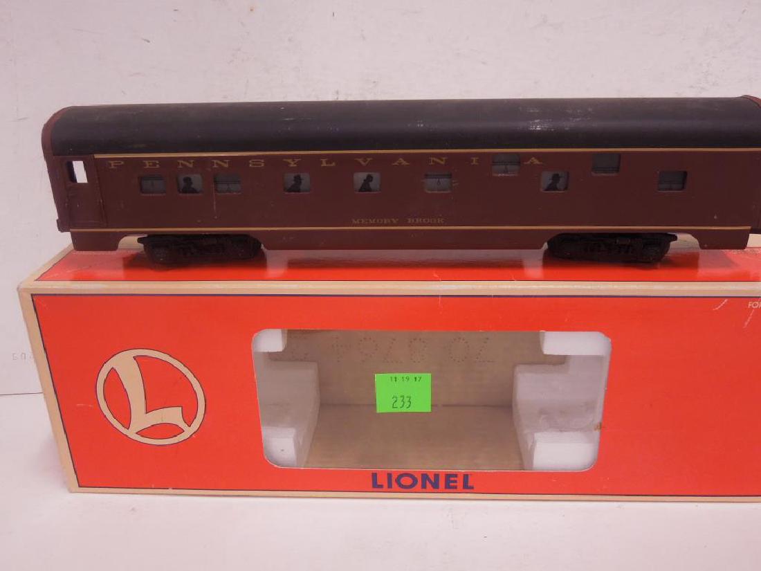 Lionel O Gauge Illuminated Passenger Car (1 of 4)