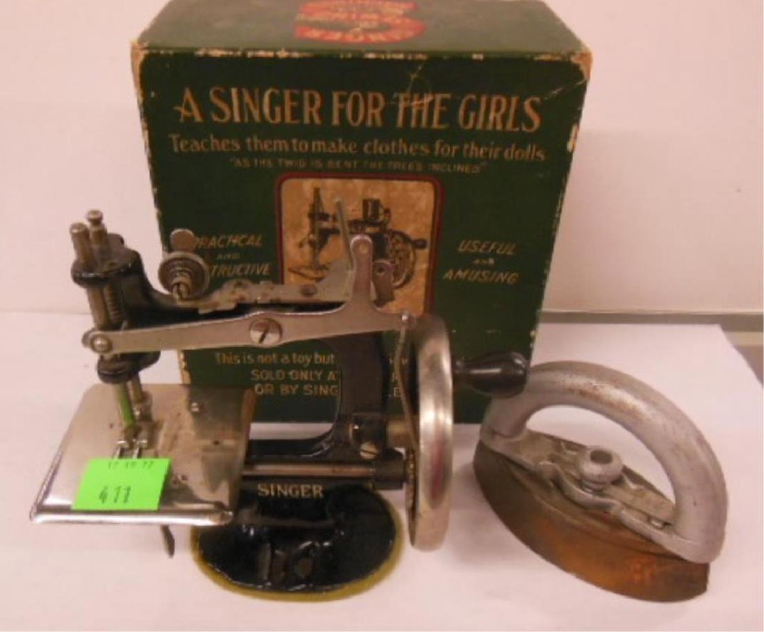 Singer Sewing Machine "For The Girls" (1 of 7)