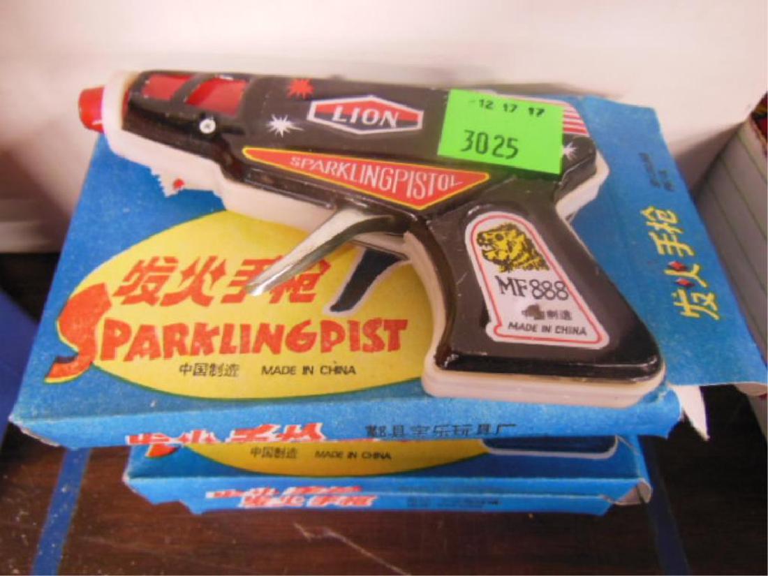 4 Lion Sparkling Pistols (1 of 3)