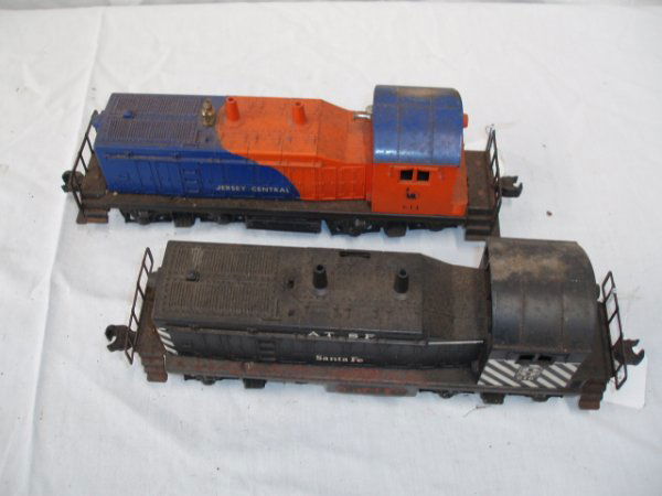 LIONEL POSTWAR #611 & #616: LIONEL POSTWAR #611 JERSEY CENTRAL NW-2 SWITCHER ENGINE & #616 SANTA FE NW-2 SWITCHER ENGINE
