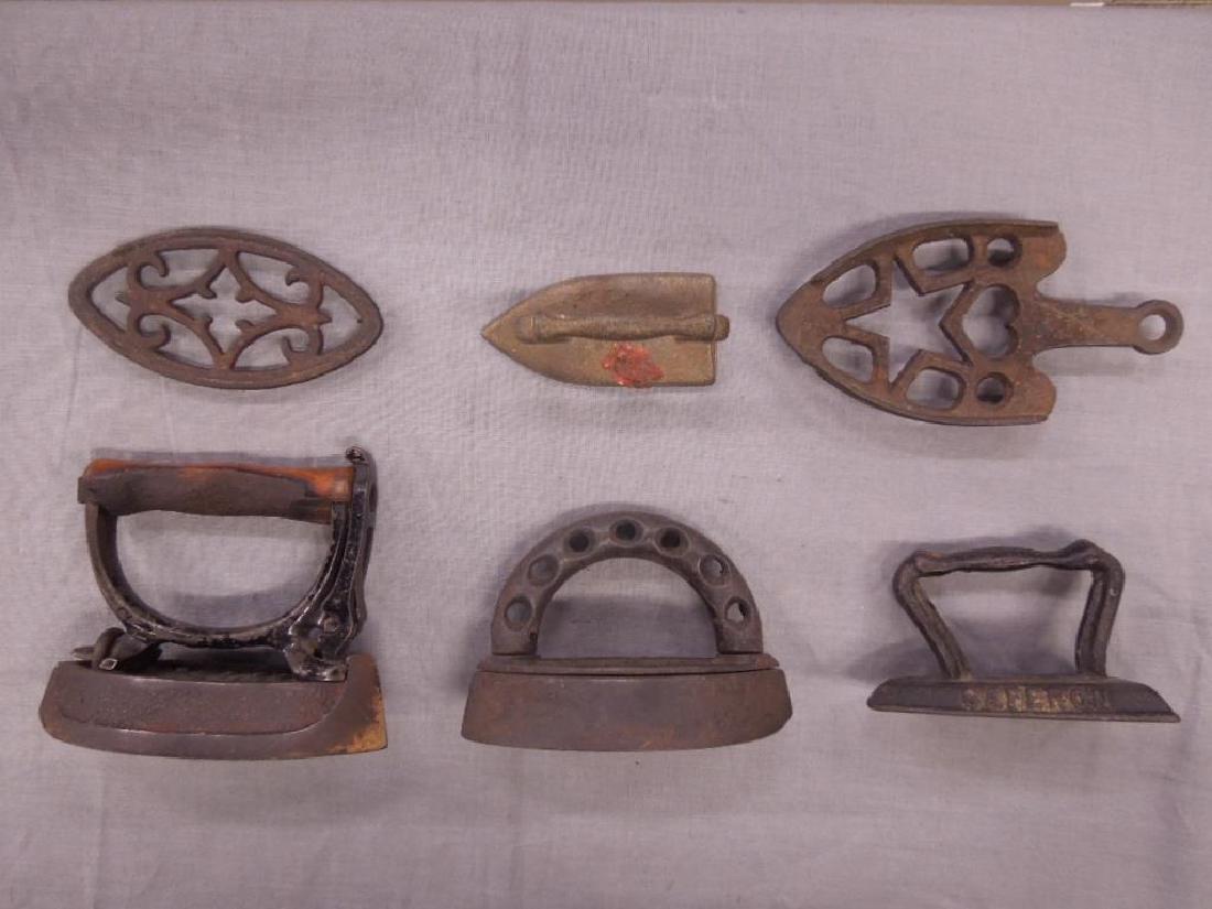 4 Child's Trivet Irons (1 of 1)