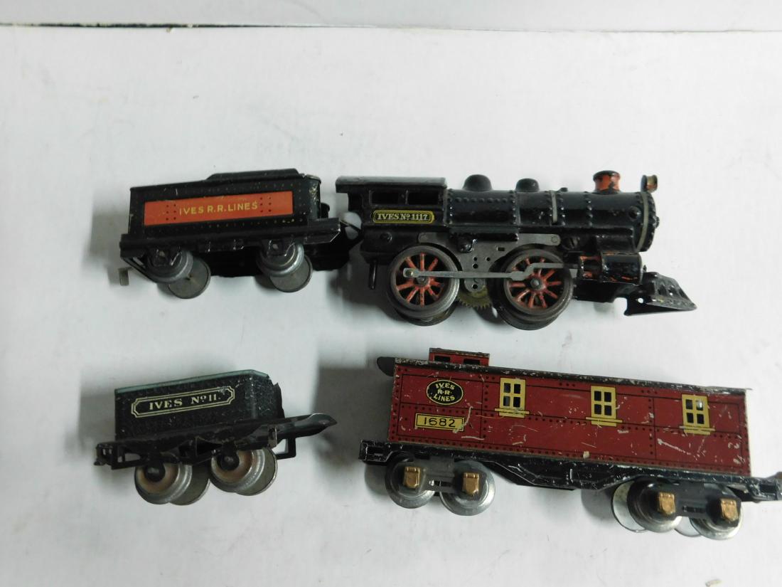 Vintage Ives RR Line Engine & Cars (1 of 8)