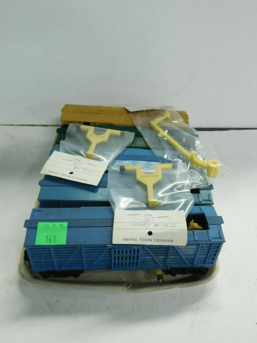 5 Lionel Postwar Operating Box Cars (1 of 7)