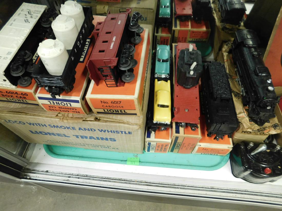 Lionel Postwar Engine, Tender & Cars w/Boxes (1 of 5)
