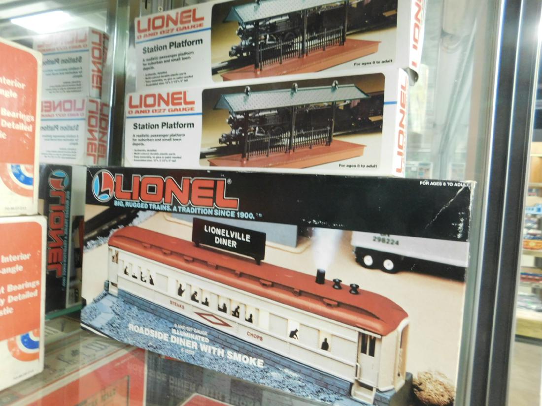 3 Lionel Train Track Accessories in Boxes (1 of 3)