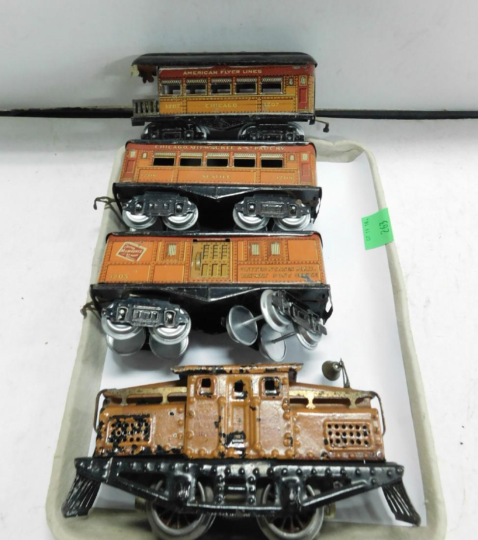 Vintage American Flyer Engine & Cars (1 of 5)