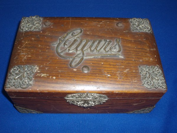 Early 20th C. oak cigar humidor box