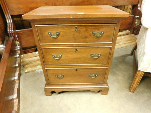 Craftique Queen Anne Style Small Dresser Oct 14 2018 B S