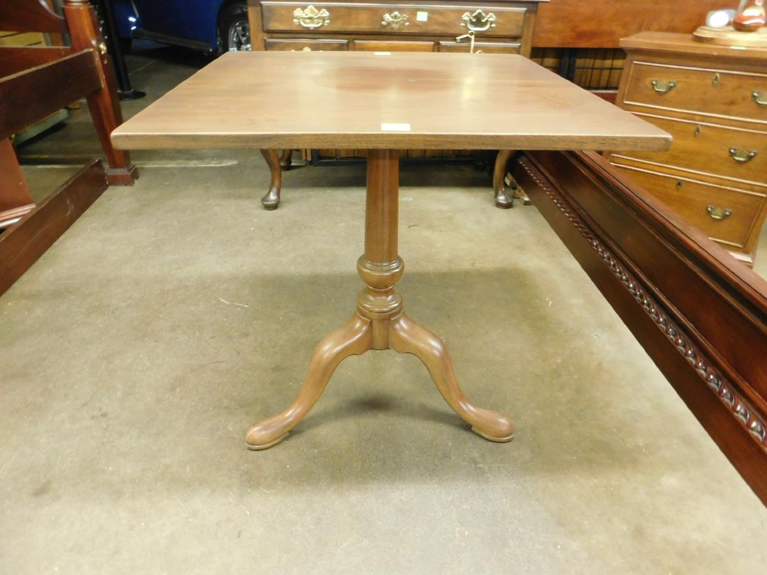 Kittinger Queen Anne Style Breakfast Table (1 of 4)