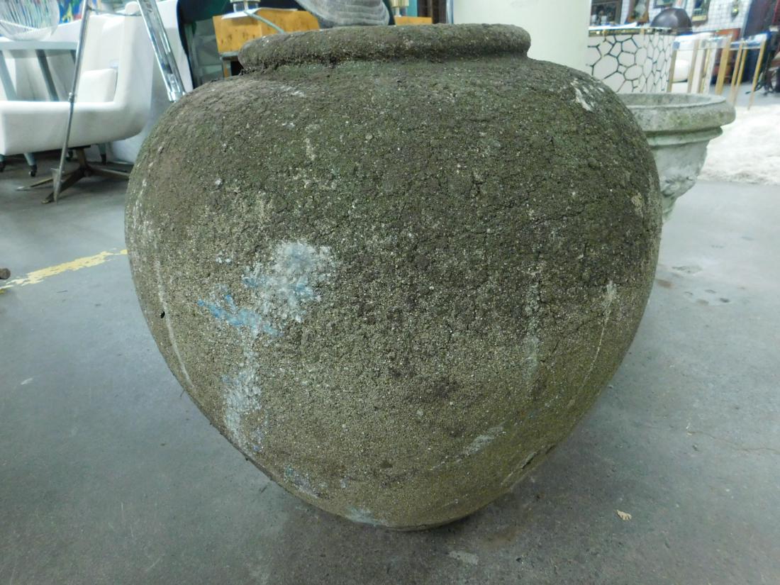 Pair concrete garden urns (1 of 4)