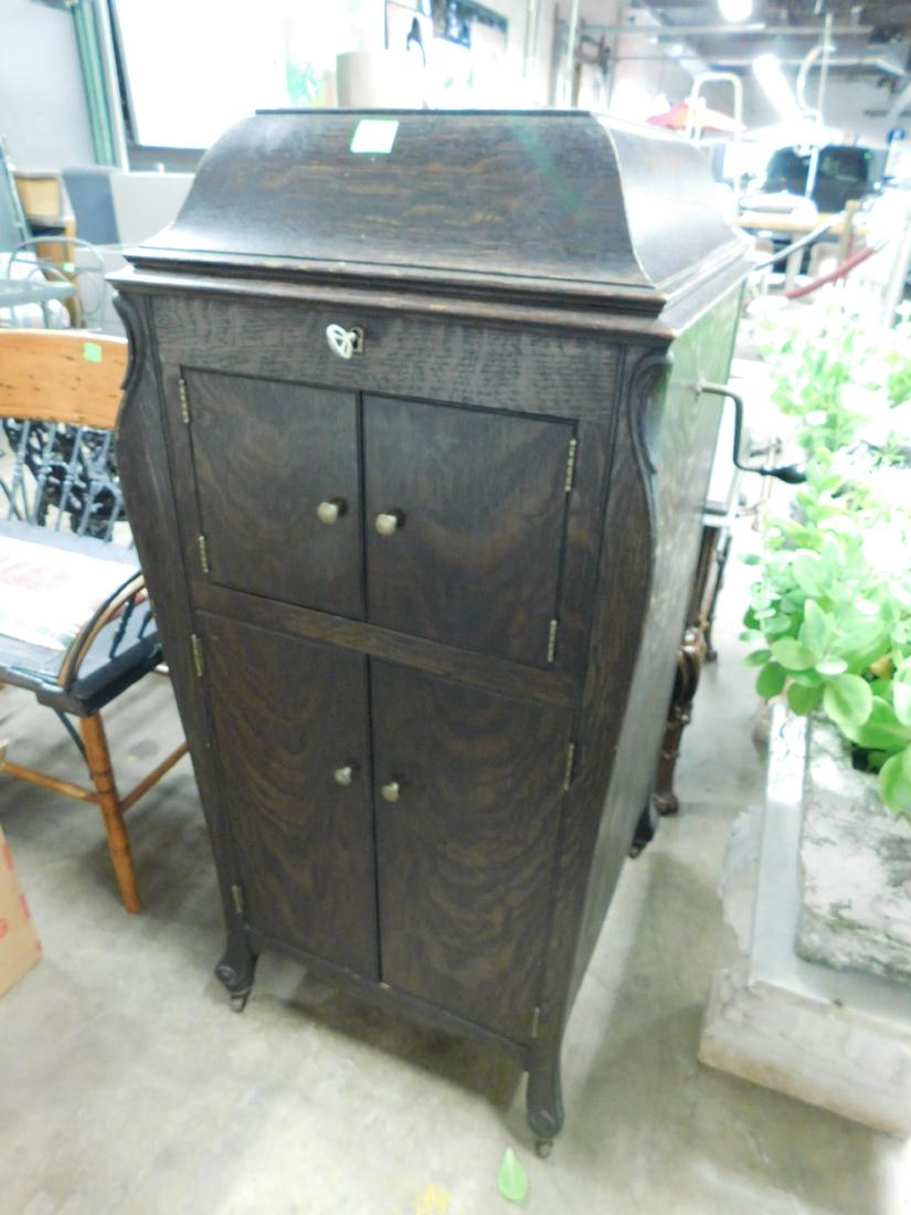 Victor Upright Victrola (1 of 6)