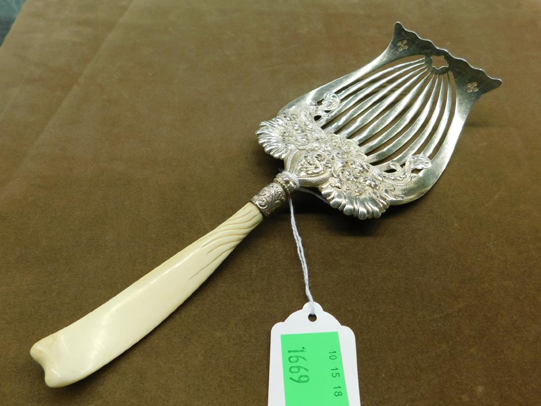 Whiting Sterling Large Serving Spatula Fork (1 of 5)