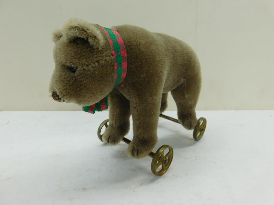 Steiff Bear on Wheels (1 of 5)