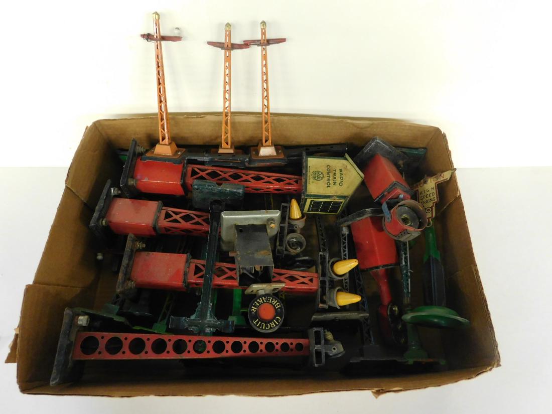 Lot Vintage Tin Train Track Towers & Accessories (1 of 1)