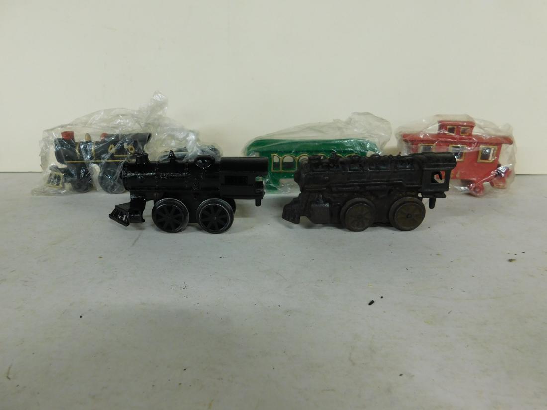 2 Cast Iron Toy Engines & Cast Iron Set (1 of 7)
