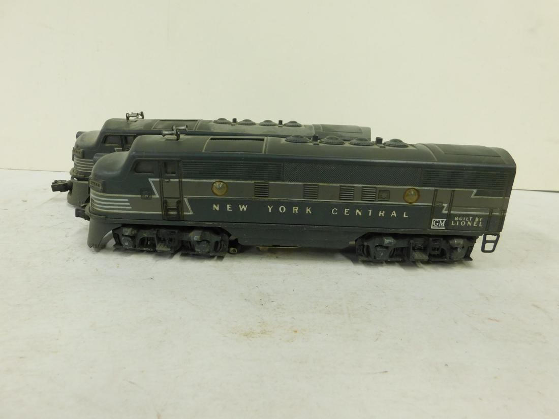 Lionel Post War New York Central Engine and B Unit (1 of 4)