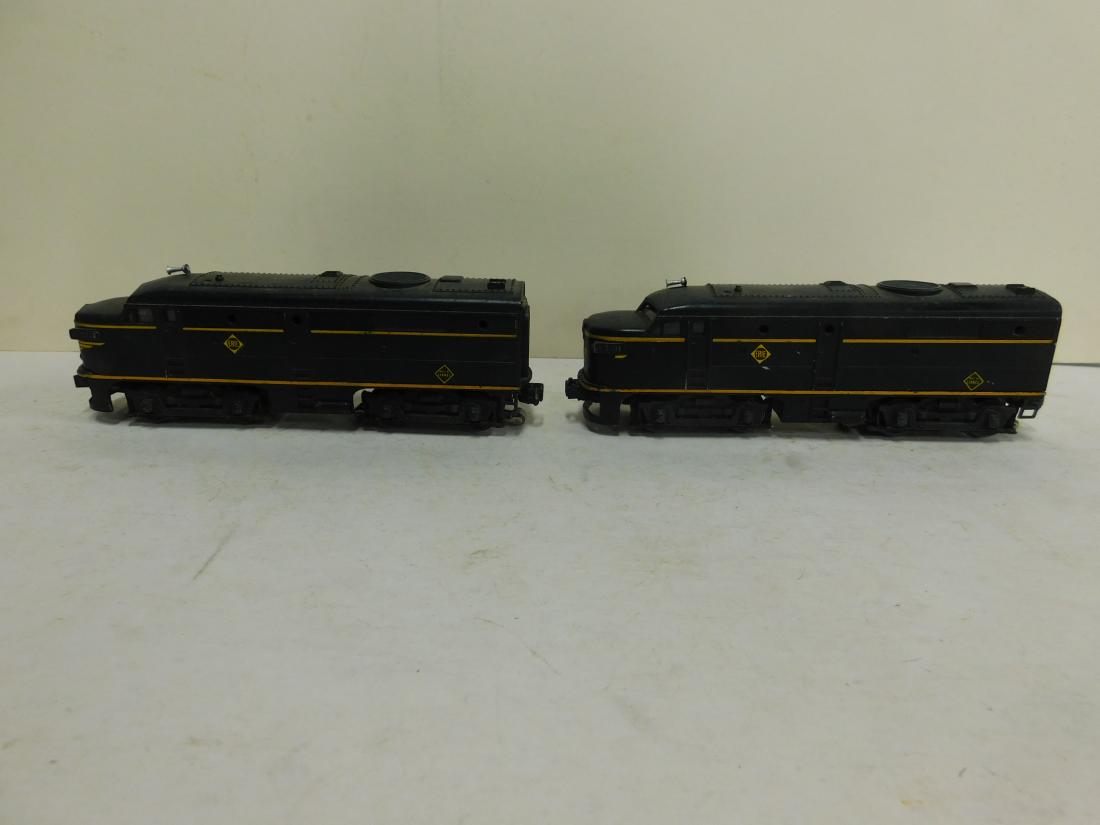 Lionel Post War Erie Engine & B Unit (1 of 7)
