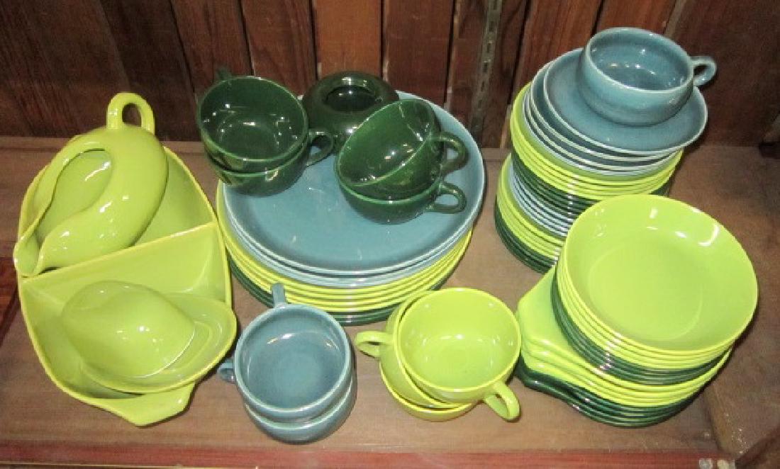 MCM Russel Wright & Other Dinnerware: Mid Century Modern Russel Wright and Other Dinnerware including: fourteen pieces of Russel Wright pottery dinnerware (blue, green); three dinner plates, 10"; four butter plates, 6"; three cups and fou
