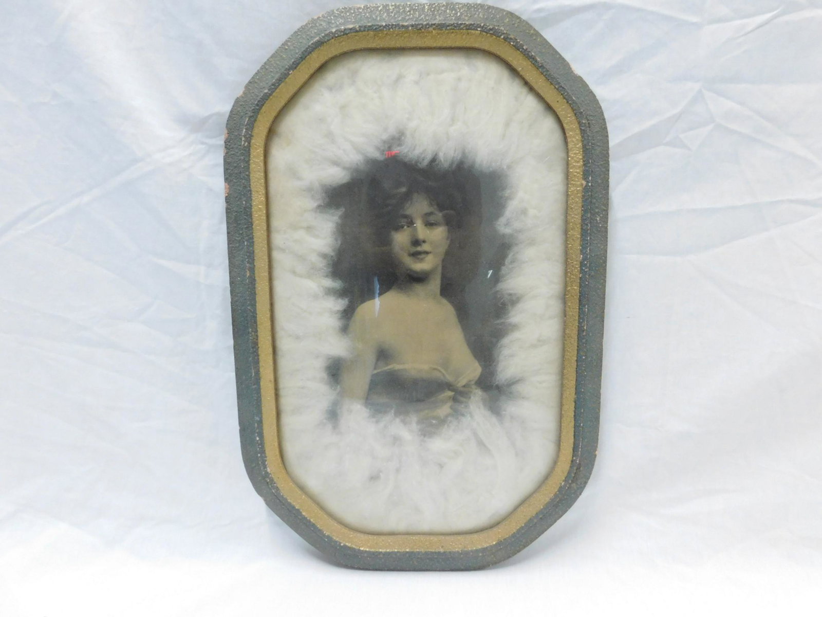 Evelyn Nesbit Cheesecake Print: A framed early 20th c pin-up or "cheesecake" style print of a photograph of a Evelyn Nesbit, the model for Charles Dana Gibson's Gibson Girl, "The Girl on the Red Velvet Swing" whose husband Harry K T
