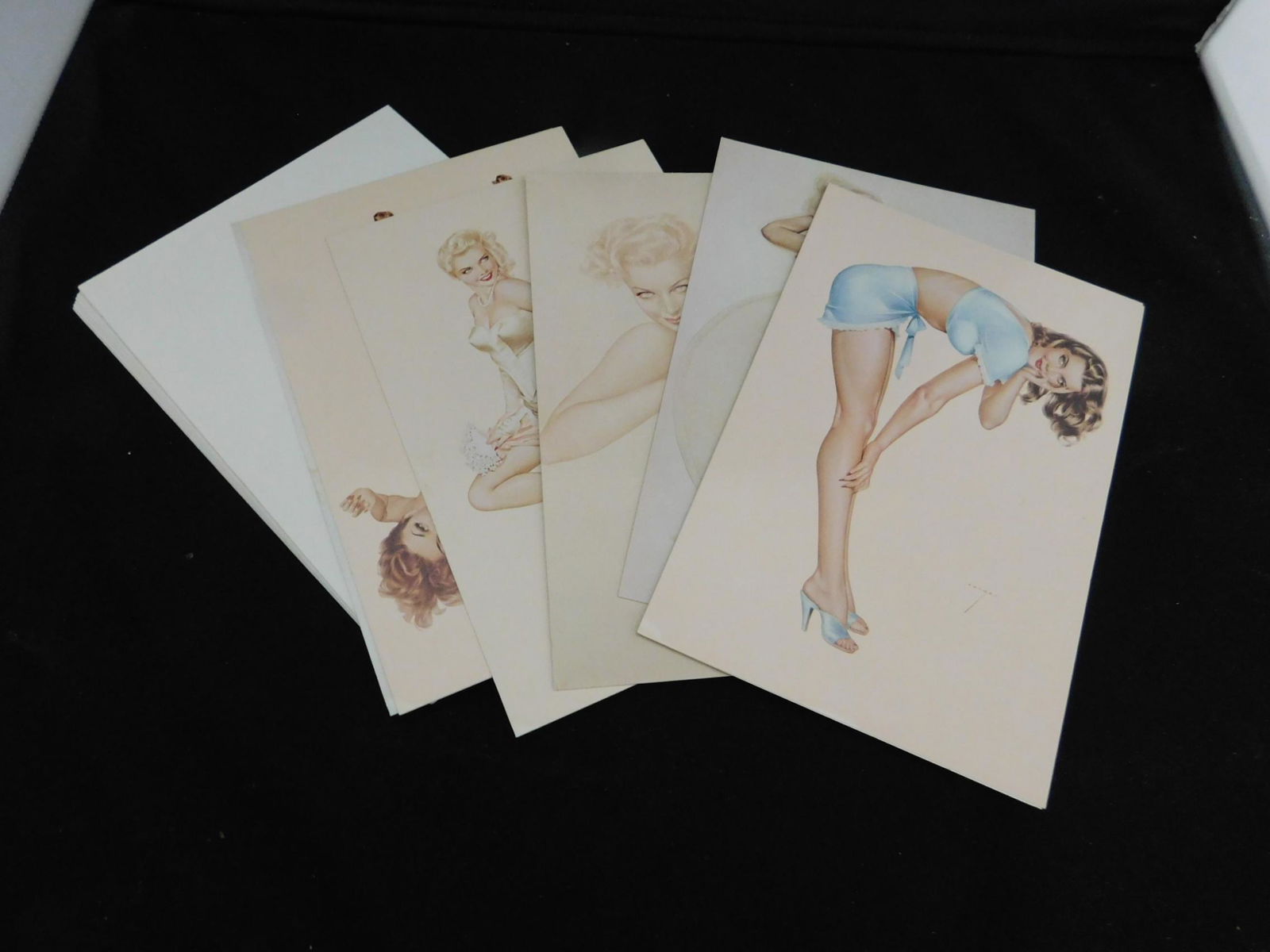 7 Alberto Vargas Blank Pin Up Greeting Cards w/ En: 7 Alberto Vargas blank Pin Up greeting cards with envelopes, 5 1/4" x 8". Condition; minor if ant cover wear to cards