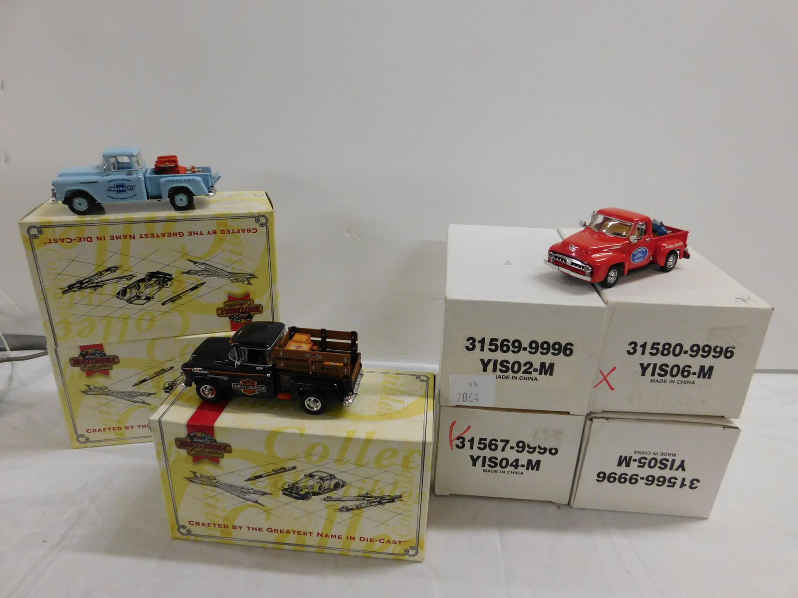 7 Matchbox Collectibles 1:43 Die Cast Vehicles (1 of 5)