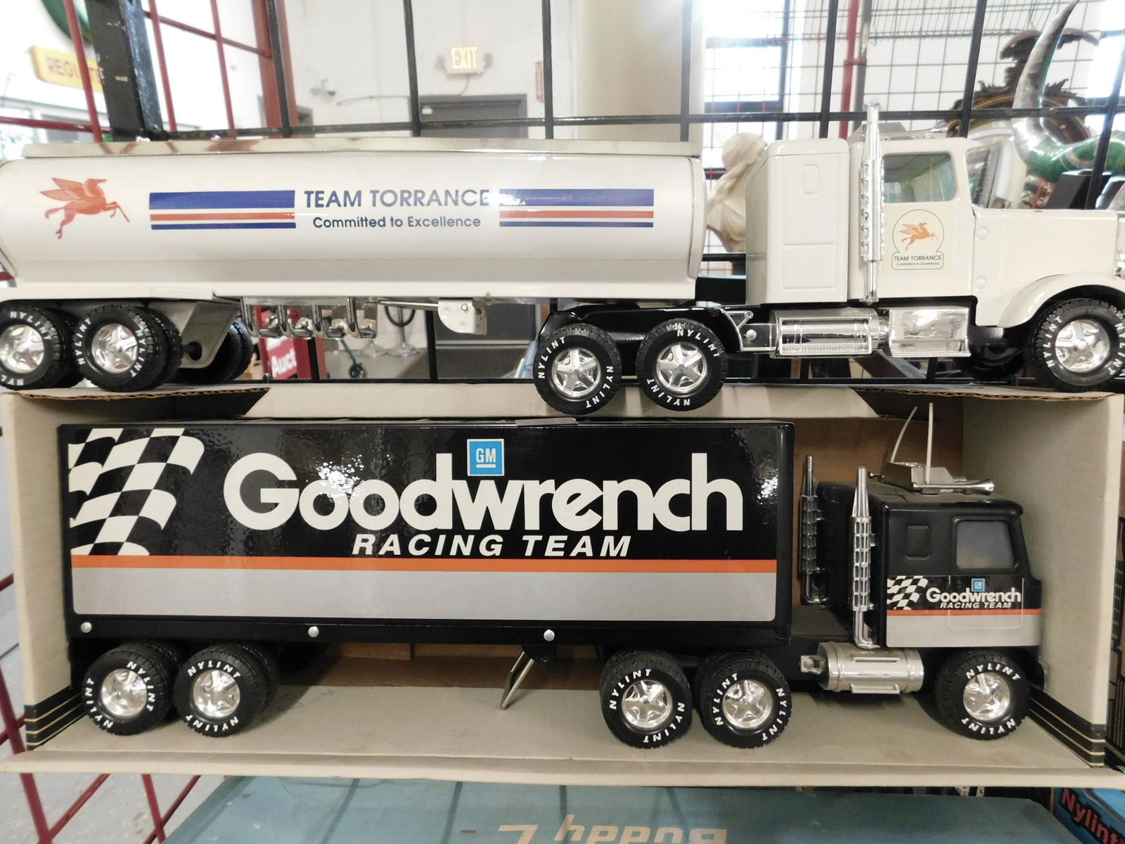 2 NYLINT Pressed Steel 18 "Wheelers" (1 of 1)