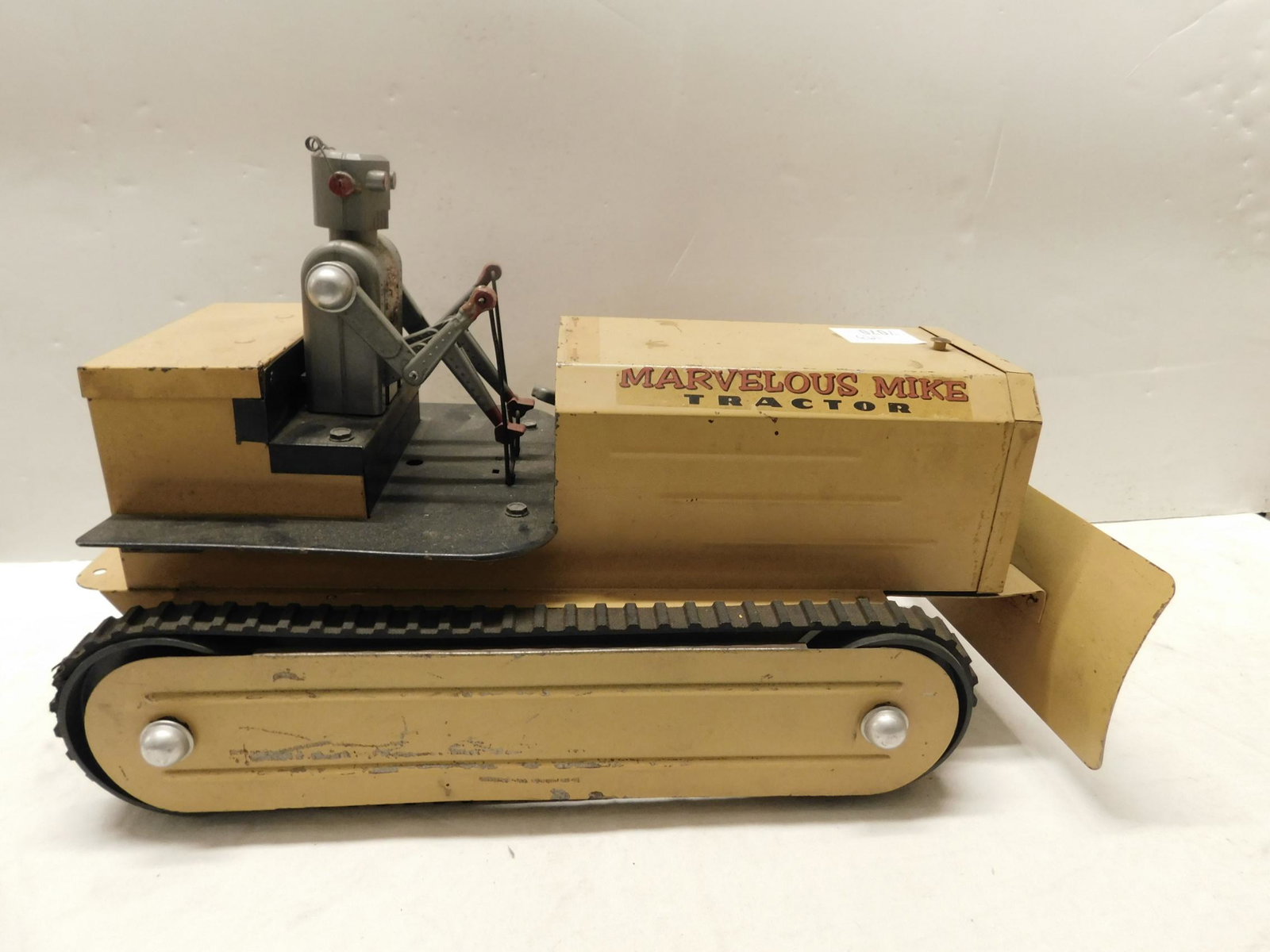 Vintage Saunders Marvelous Mike Tractor (1 of 2)