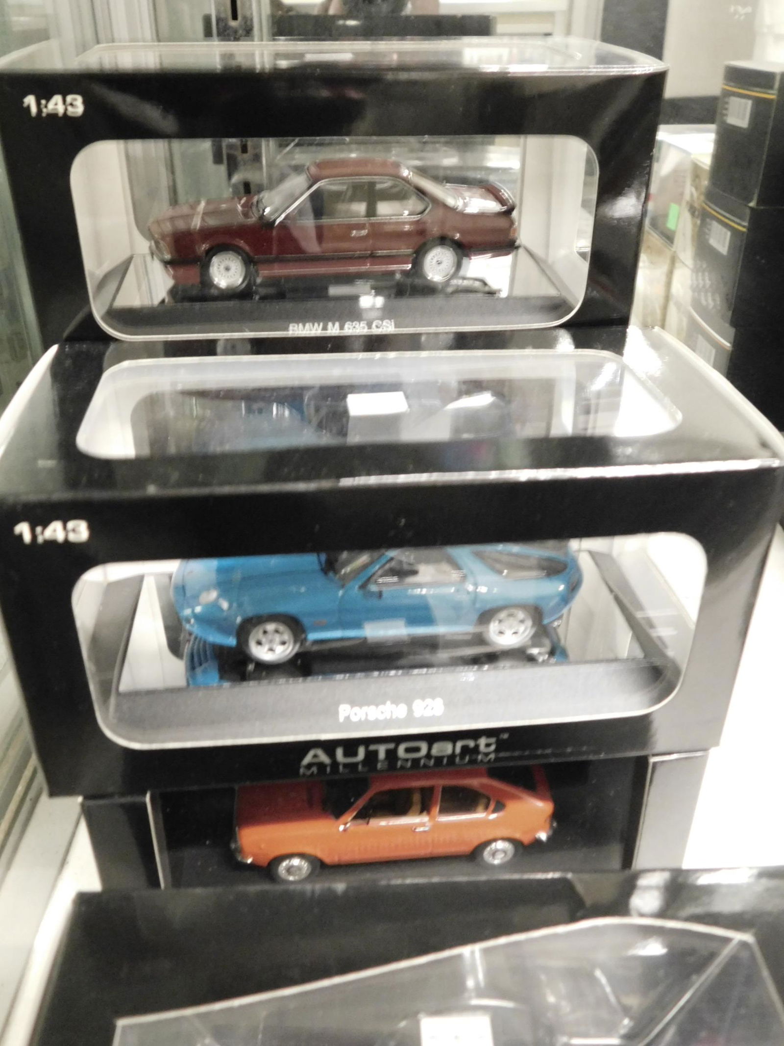 8 Minichamps & Auto Art Scale Model Vehicles (1 of 3)
