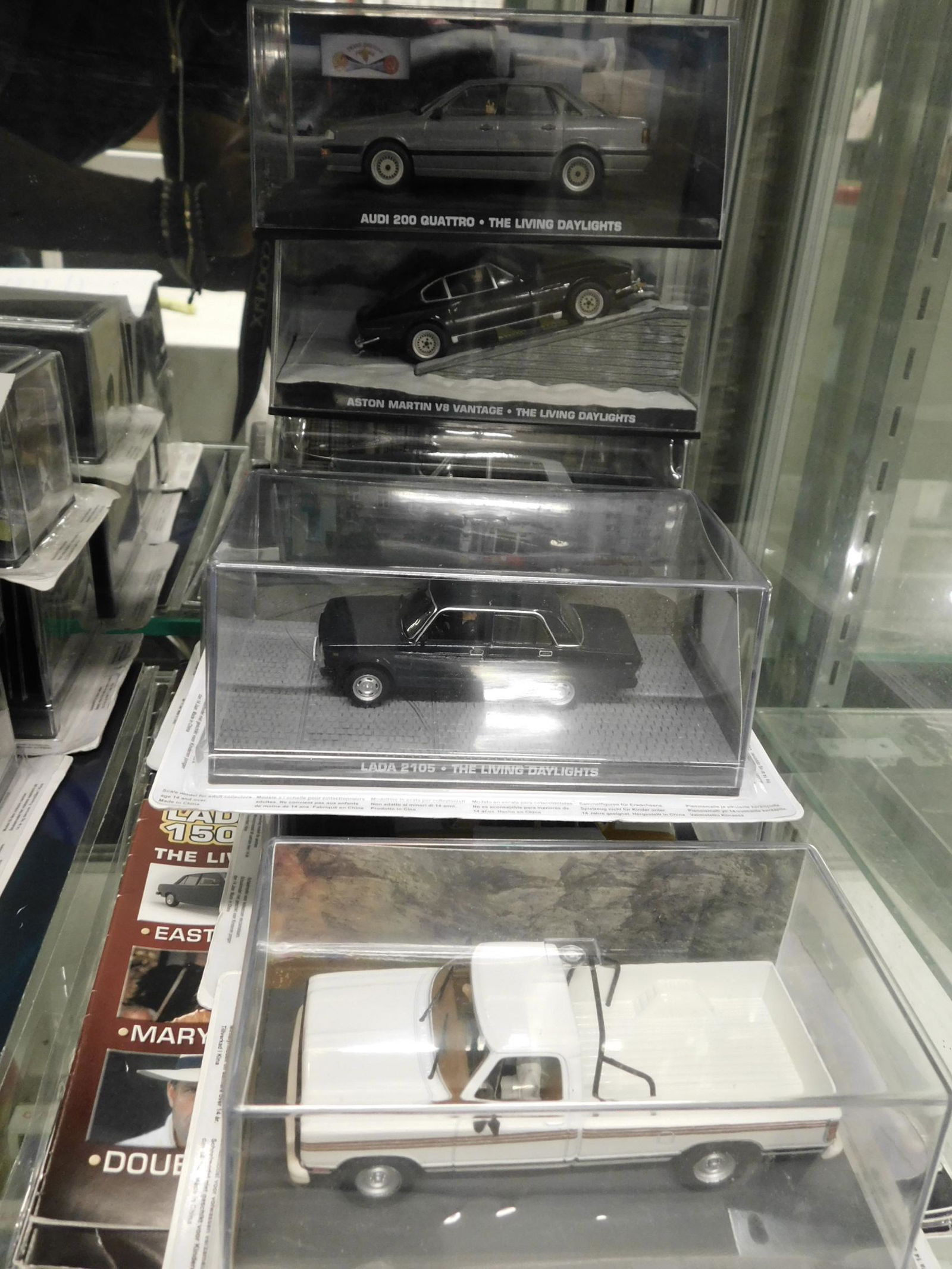 7 James Bond 007 Vehicles w/Magazines (1 of 7)